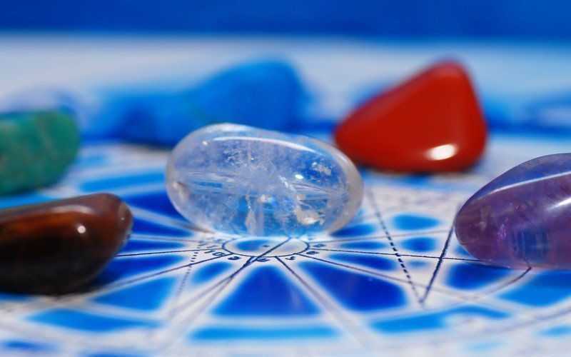 polytimoi-lithoi-zodia