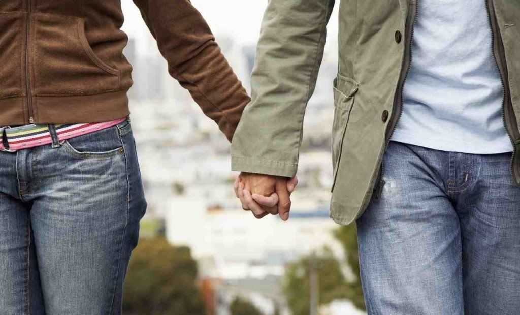 test-idanikos-syntrofos-sxesi