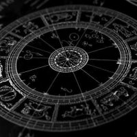 Αστρολογια 25/12 Πεμπτη 💘 Η ενέργεια γίνεται πιο εσωτερική, ευαίσθητη και ονειρική